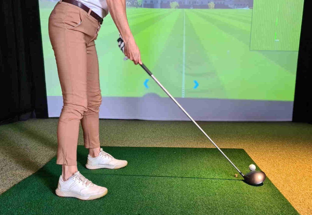 playing-on-golf-simulator